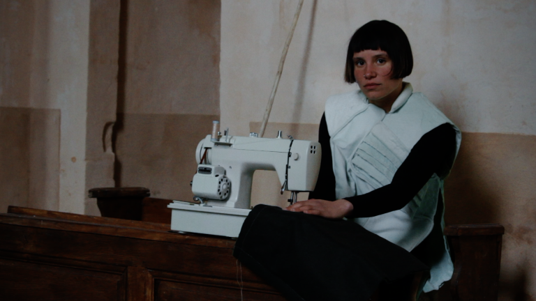 Gaëlle Cognée - film Etendue de Jeanne en son territire propre - couture2